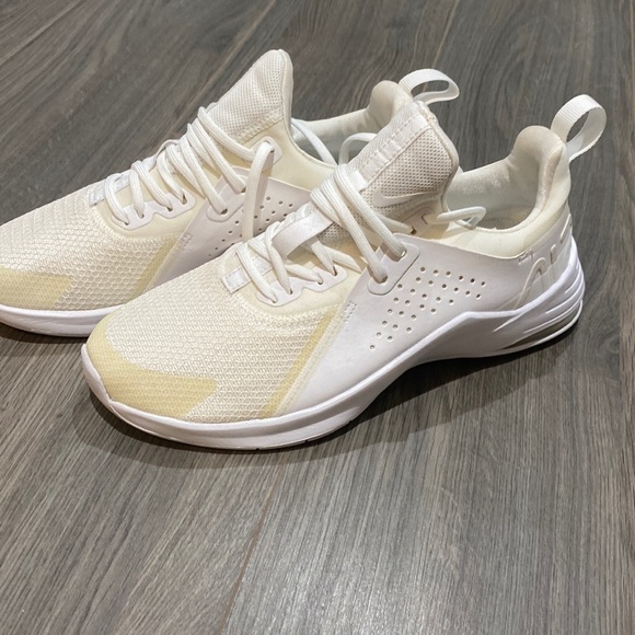 BRAND NEW Nike Women's Air Max Bella TR 3 Training Shoes - Picture 7 of 11